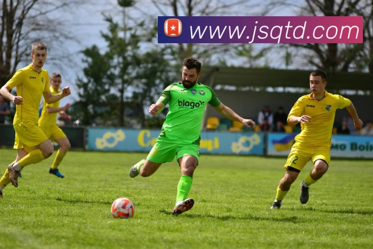 雷迪克赞肯纳德在挡拆战术中的出色表现展现团队无私精神